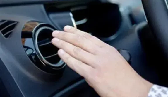 Hati- Hati! Kenali Penyebab AC Mobil Mulai Tidak Dingin