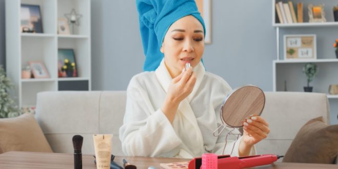 Ciri-ciri Lipstik Kadaluarsa yang Mungkin Tidak Disadari